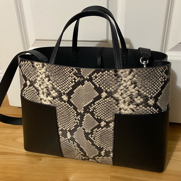 Tory Burch Handbags - Tory Burch tote